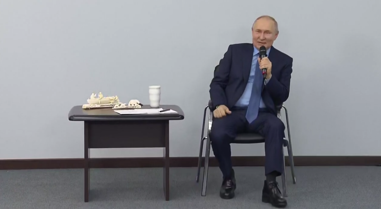 Путин рассказал, что каждый день уделяет спорту минимум два часа