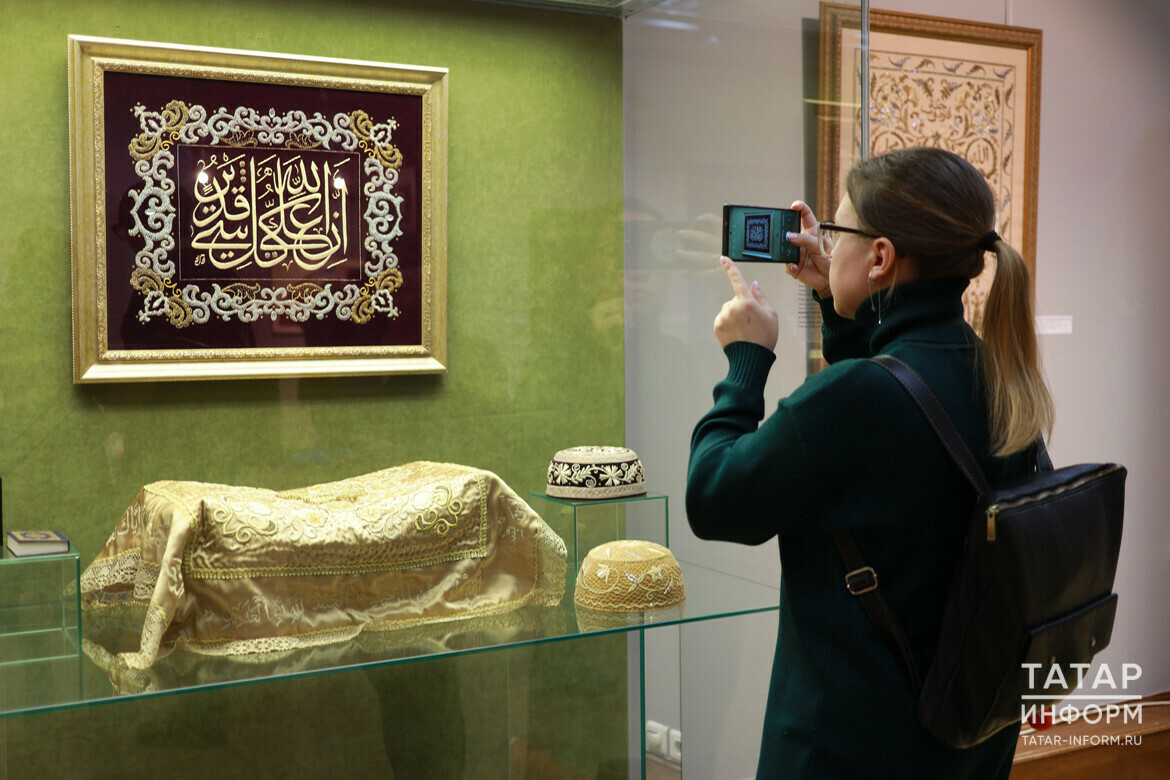 «Воплощенная душа народа»: в «Хазинэ» открылась выставка золотошвейки Луизы Фасхутдиновой