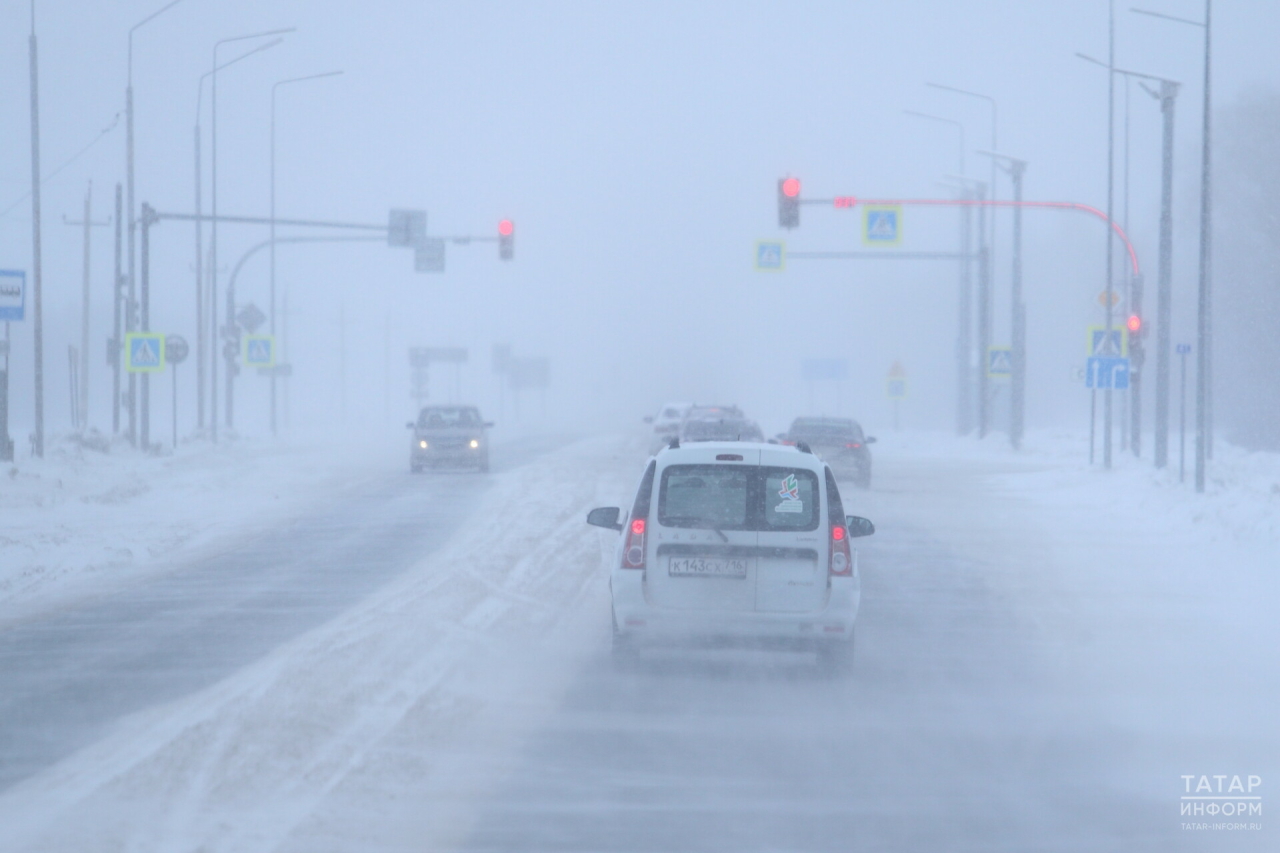 В Татарстане из-за метели видимость на дорогах ухудшится до 500 метров и менее