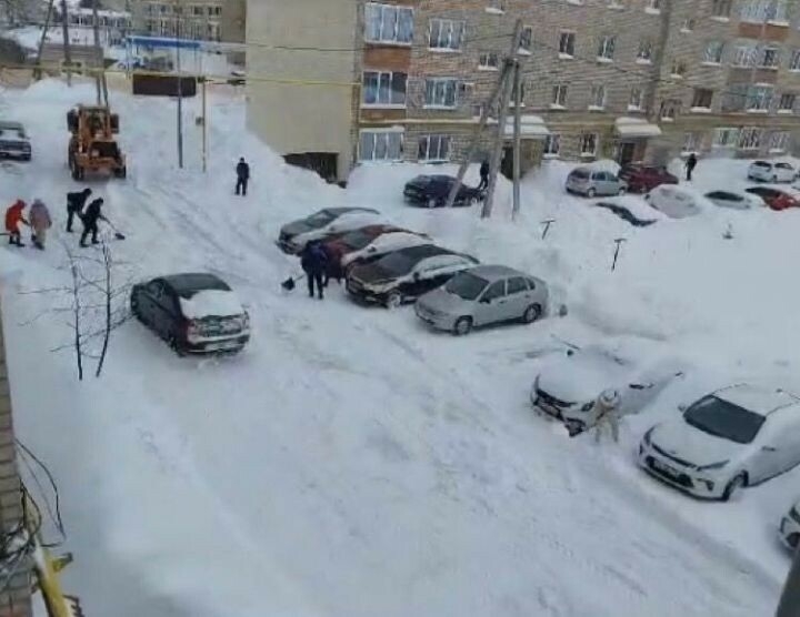 Жители Нурлата присоединились к татарстанскому «флешмобу» по расчистке дворов от снега