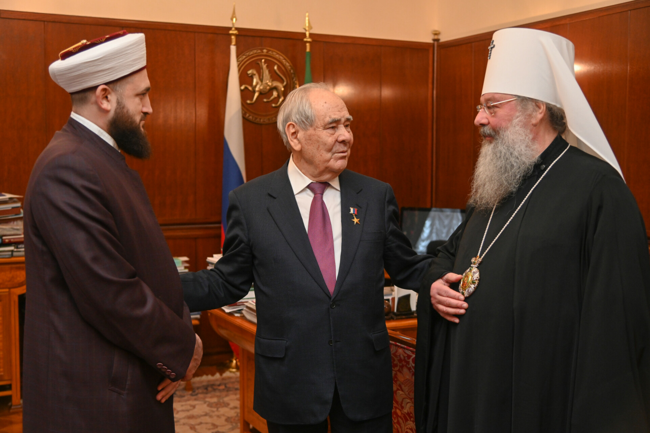 Шәймиев мөфтиятнең югары бүләге һәм Рус православ чиркәве юбилей медале белән бүләкләнде