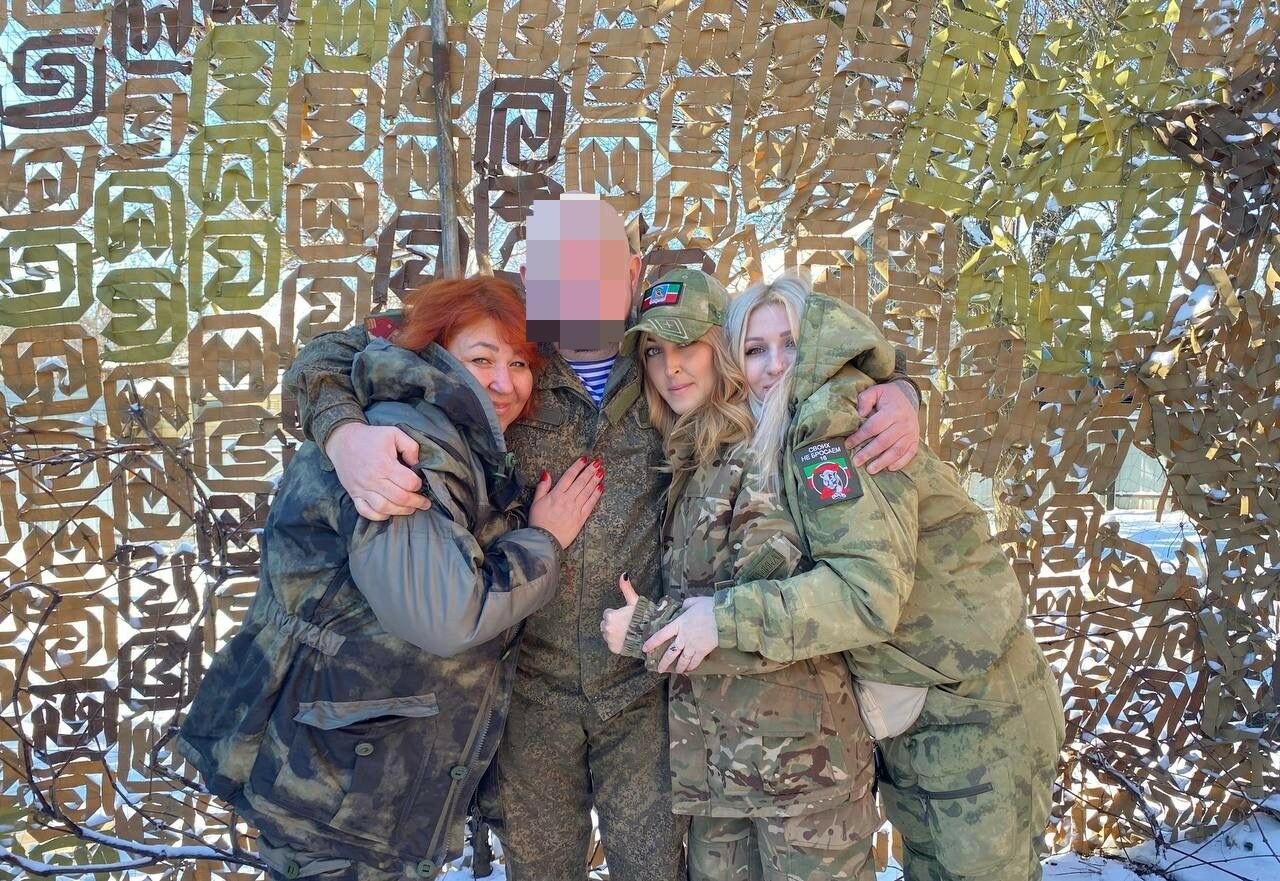 Девушки-волонтеры из Челнов поделились кадрами с поездки в зону СВО