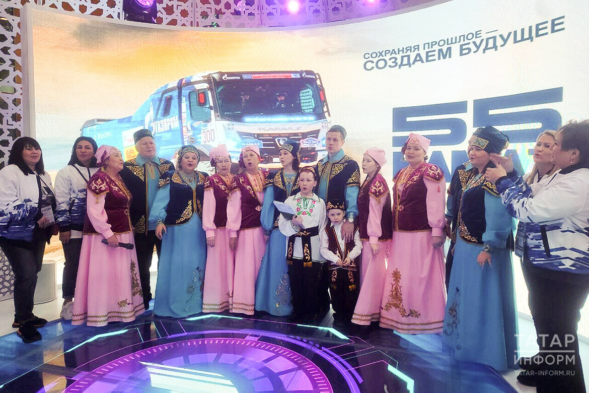 Династия с КАМАЗа, нейроармрестлинг и пироги: как Татарстан открыл Год семьи в Москве