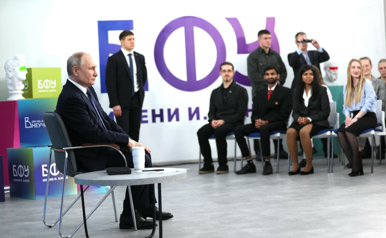 Путин напомнил о повышении уровня МРОТ и других социальных выплат