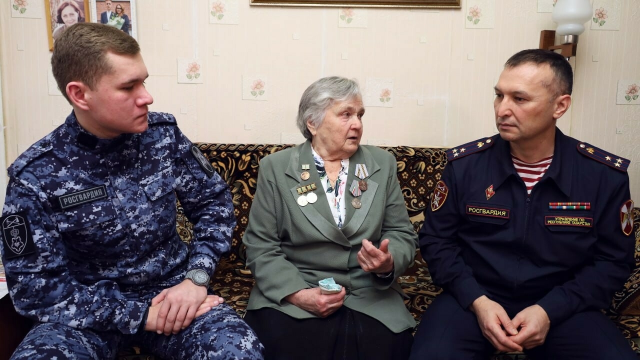 Блокадница Ленинграда рассказала казанским росгвардейцам о чудовищных событиях войны