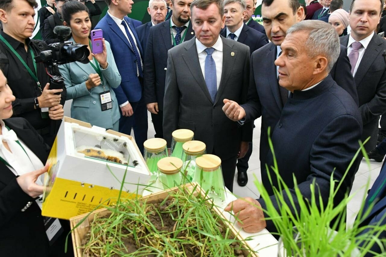 «Большое спасибо за тяжелый труд»: Минниханов оценил успехи аграриев Татарстана