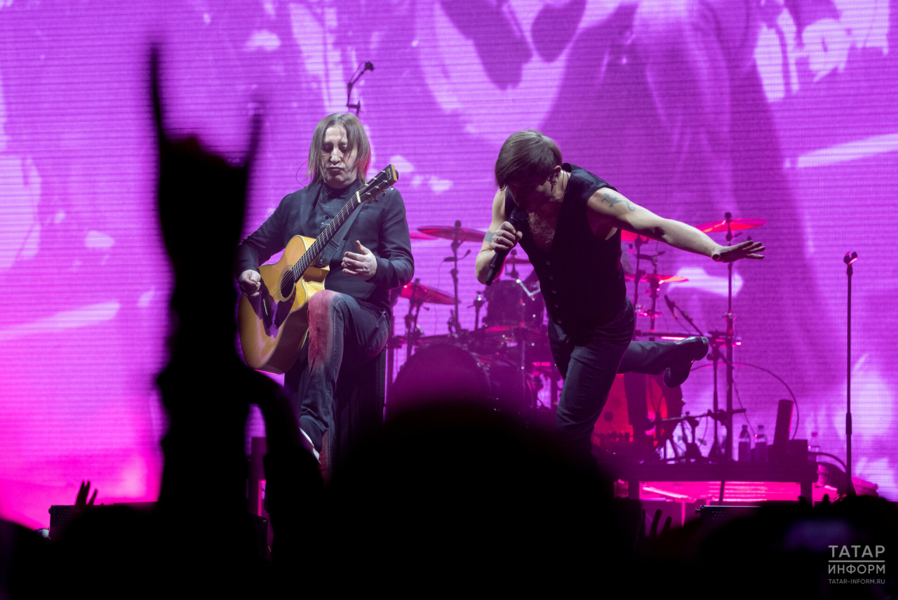 Израильский «флюгер» и камера на 80 человек: как побег из России счастья «Би-2» не принес