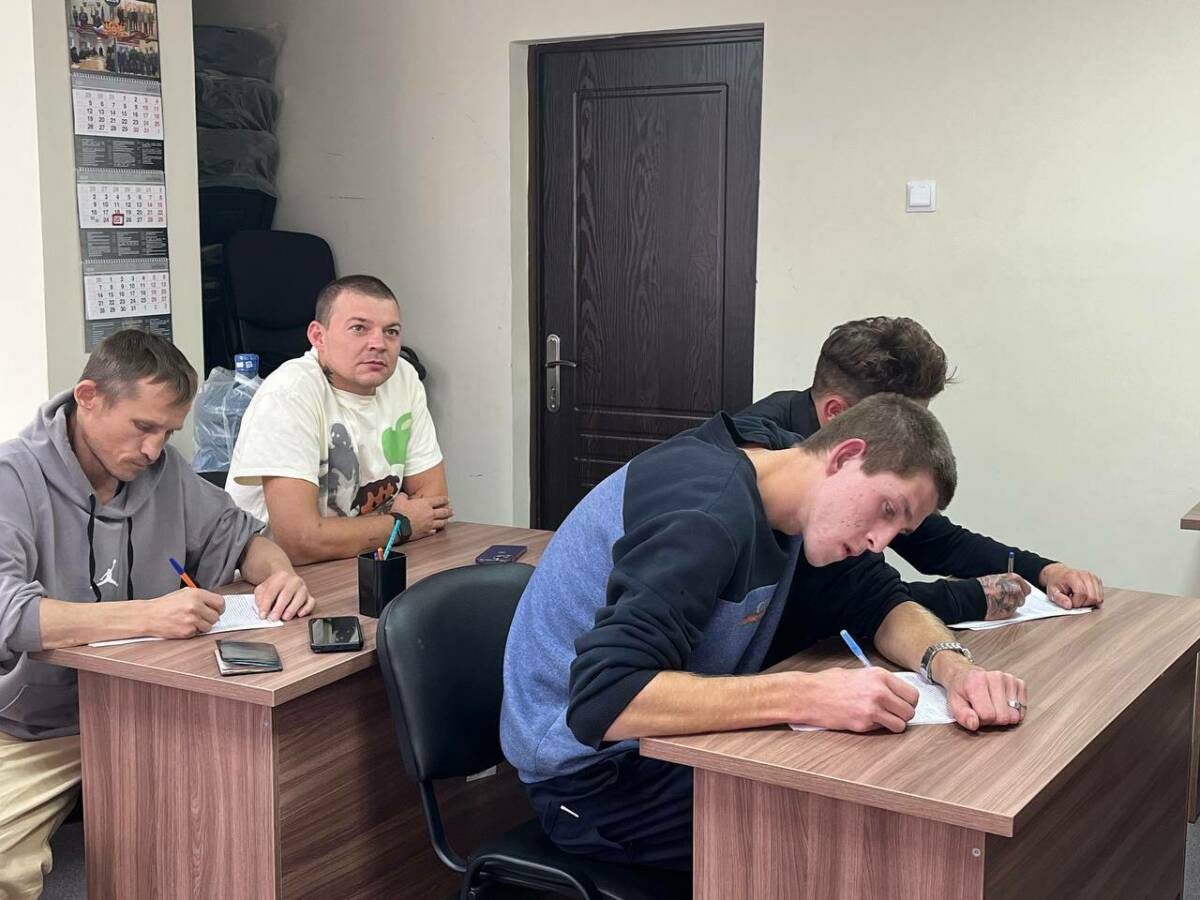 На передовую — с друзьями: три друга из Зеленодольска подписали контракт в Челнах