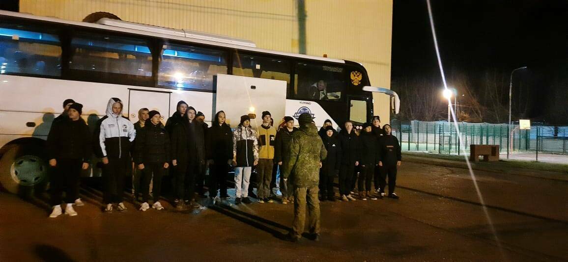 Из Нижнекамска на военную службу отправились 26 призывников