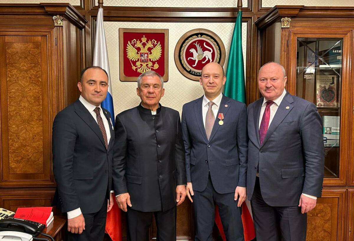 Миңнеханов Татарстанның Тулы вәкаләтле вәкиле урынбасарларына дәүләт бүләкләре тапшырды