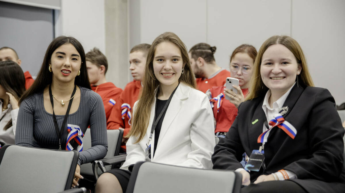 Лидеры молодежных движений Татарстана проверили знания Конституции России