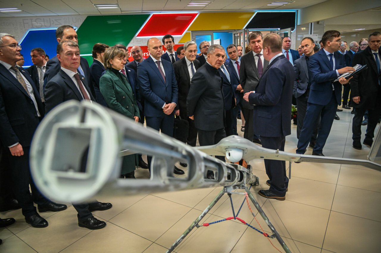 Минниханов осмотрел выставку достижений бизнеса Татарстана