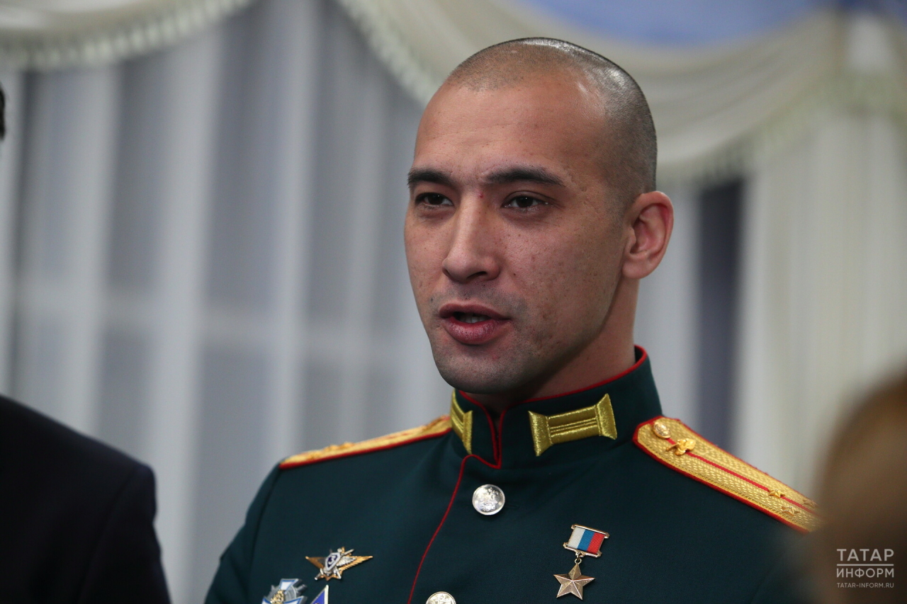 Расим Баксиков на уроке мужества: «Мы не позволим снова развалить наше государство»