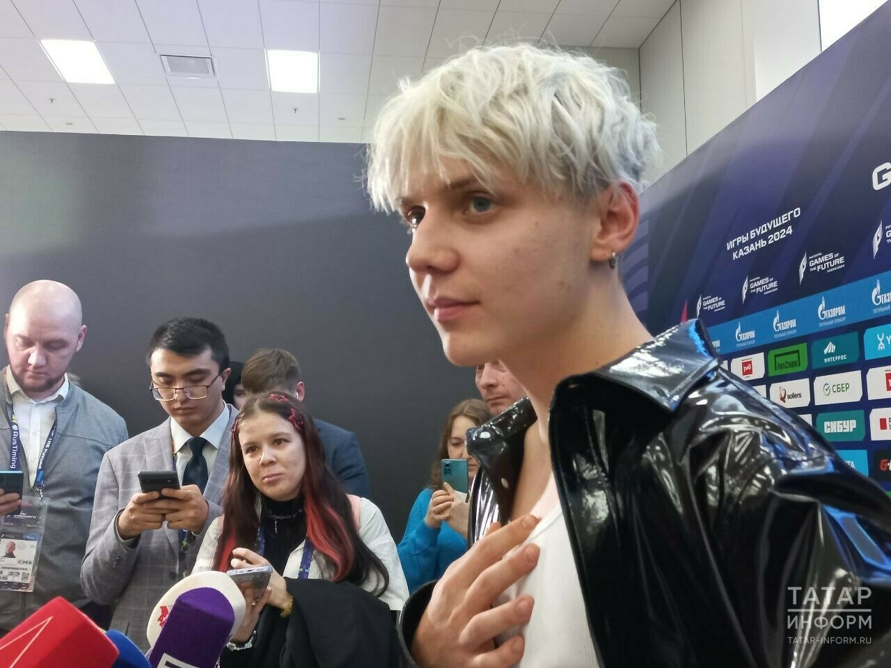 Певец Ваня Дмитриенко: Гимн Игр будущего мы с диджеем  Smash записывали дважды