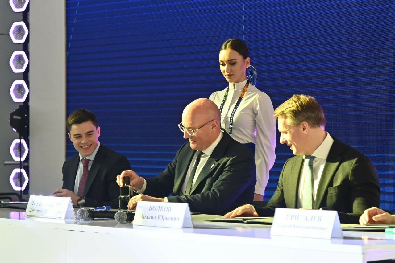 Чернышенко принял участие в церемонии гашения марки, посвященной «Играм будущего»
