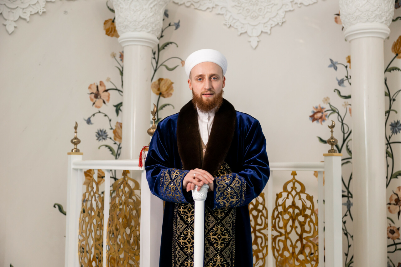 «Ислам – это не про отшельничество»: хазрат о первом посещении мечети