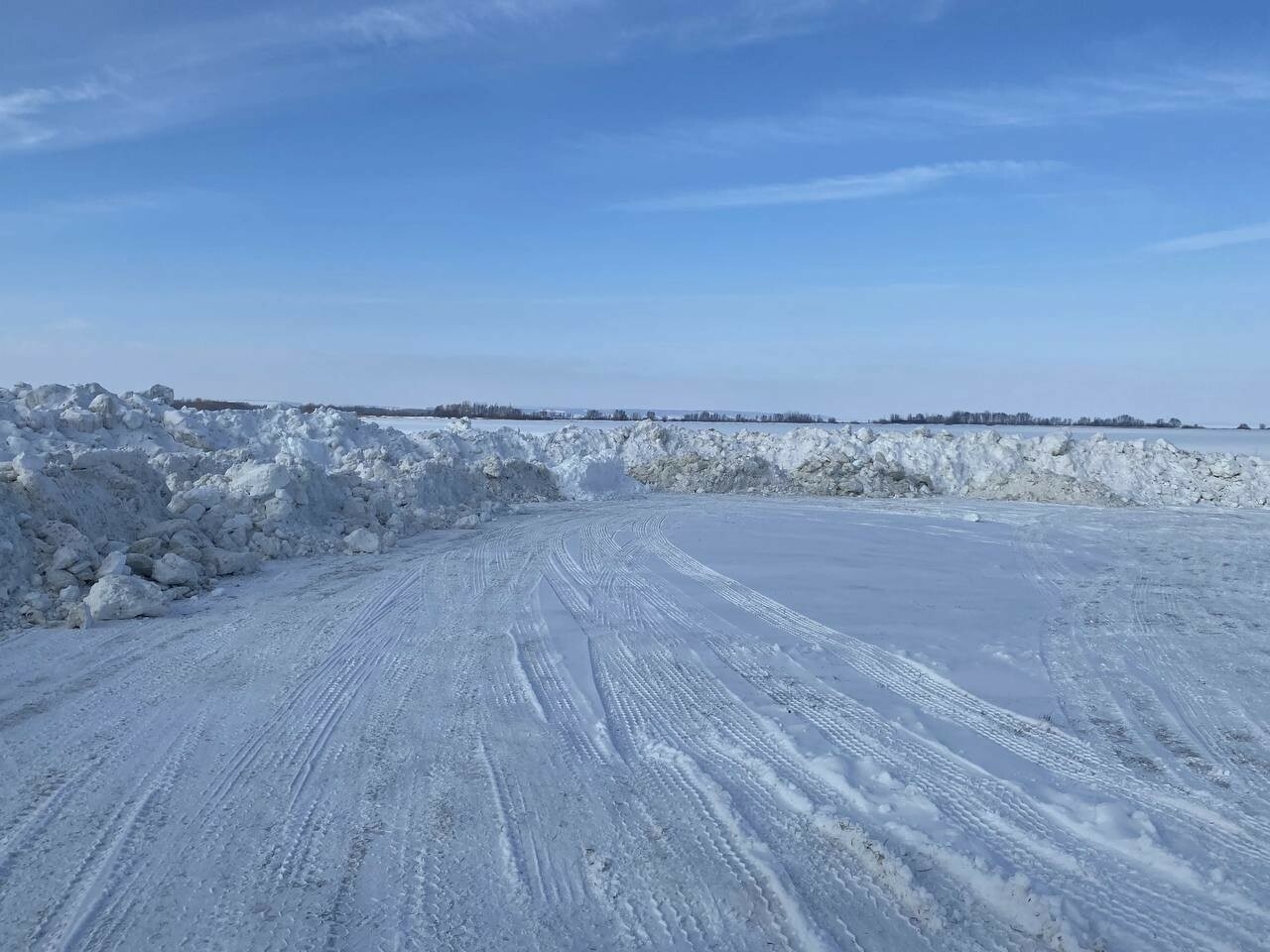 Экологи обнаружили большую незаконную снежную свалку в Алексеевском районе