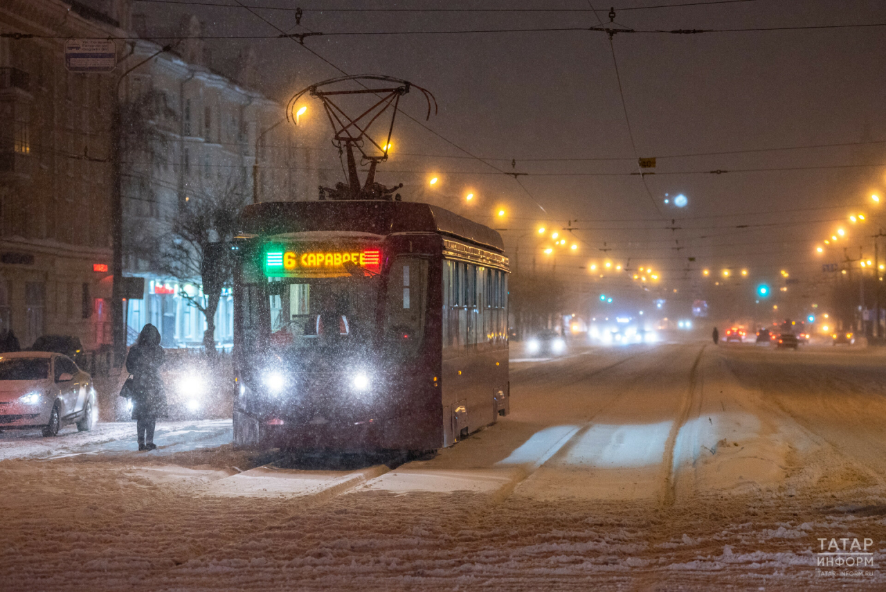 «Метроэлектротранс»: Трамвайные пути приходится чистить многократно, их заметает снова