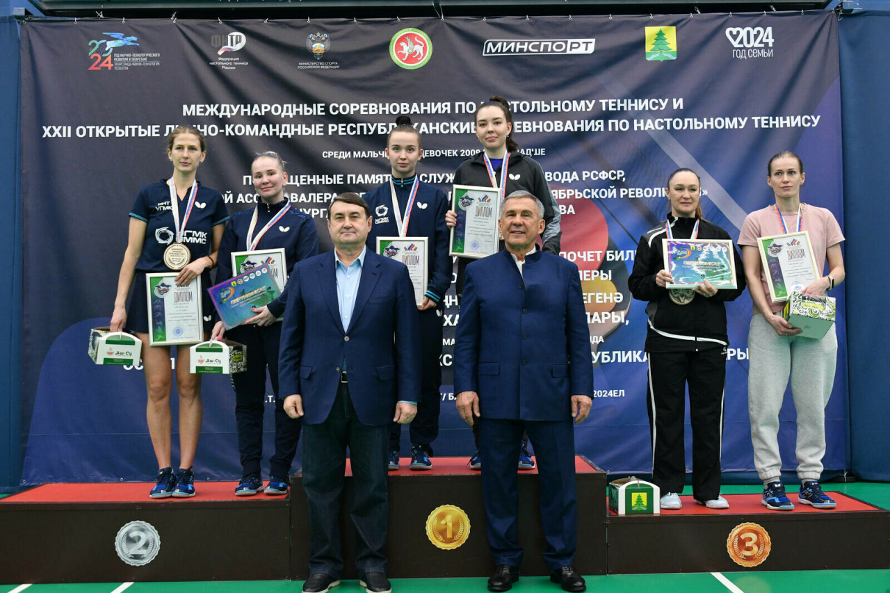 Миңнеханов һәм Левитин Байлар Сабасында өстәл теннисы буенча турнир җиңүчеләрен бүләкләде