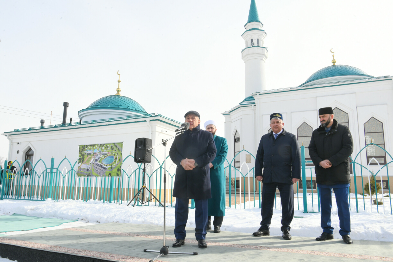 От уразы до Великого поста: как Минниханов открыл новую мечеть и зачем посетил монастырь