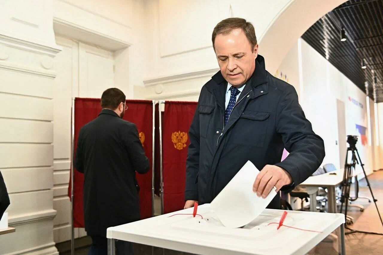 Полпред Игорь Комаров проголосовал на выборах Президента РФ