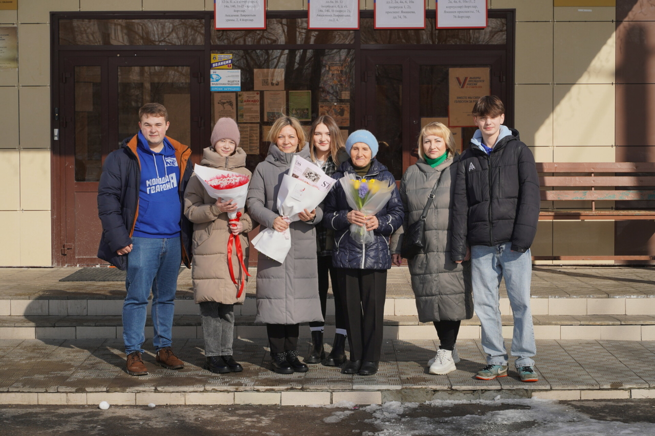 Молодогвардейцы Казани семьями приходят на избирательные участки