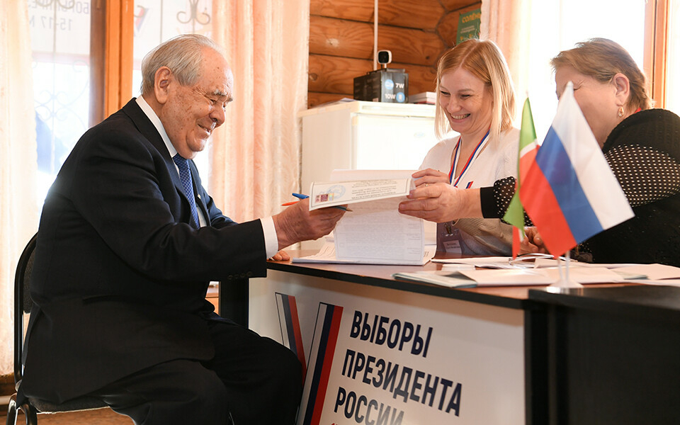 Второй день выборов в Татарстане: голос Шаймиева, Валиева с мамой и Салават с песнями