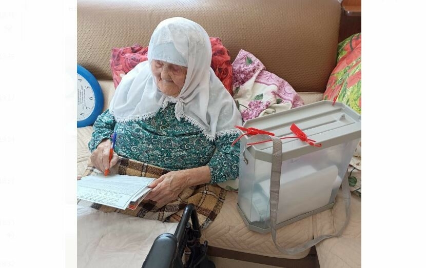 «Я отдаю голос за мир и благополучие»: в Ютазах проголосовала 105-летняя участница войны