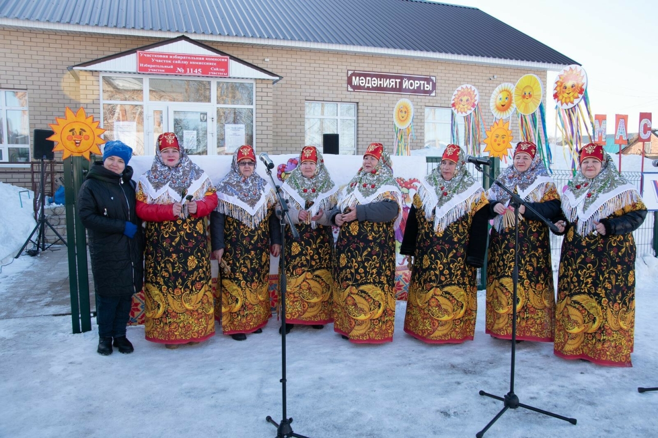 В бугульминской Березовке голосование на выборах Президента совместили с Масленицей