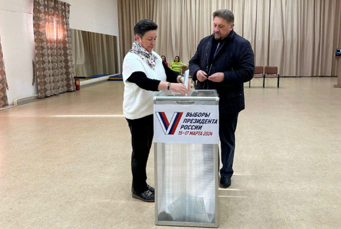 Гульзада Руденко с супругом проголосовала в Набережных Челнах