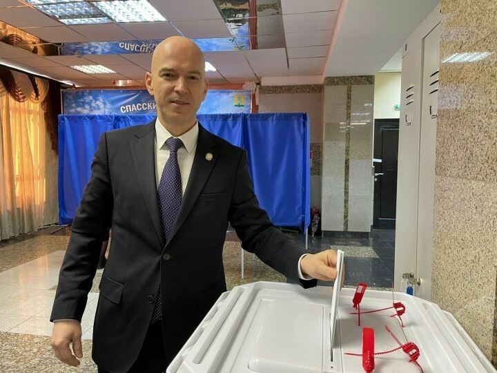 Глава Госкомитета по туризму Сергей Иванов проголосовал на выборах Президента