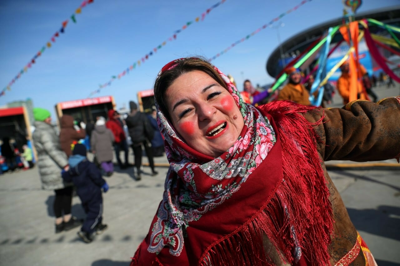 Масленичные гуляния стартовали в Казани у стадиона «Ак Барс Арена»