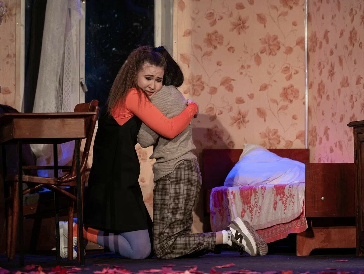 В Год семьи премьера Мензелинского драмтеатра о маме заставила плакать весь зал