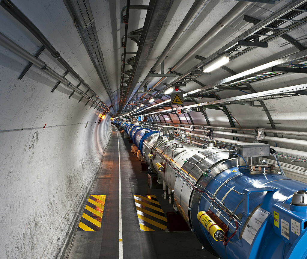 CERN прекратит работу примерно с 500 специалистами, связанными с Россией