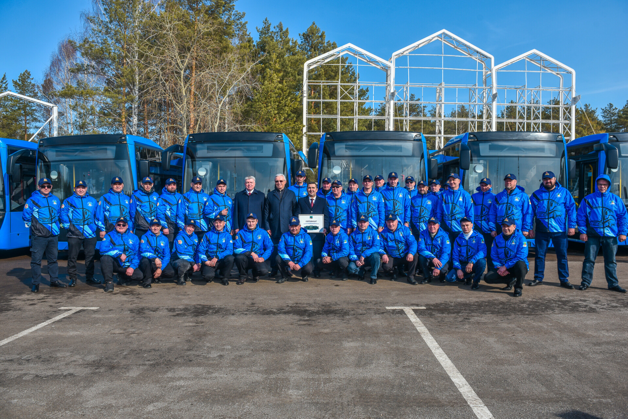 Мэр Челнов поручил оперативно выводить большие автобусы на маршруты