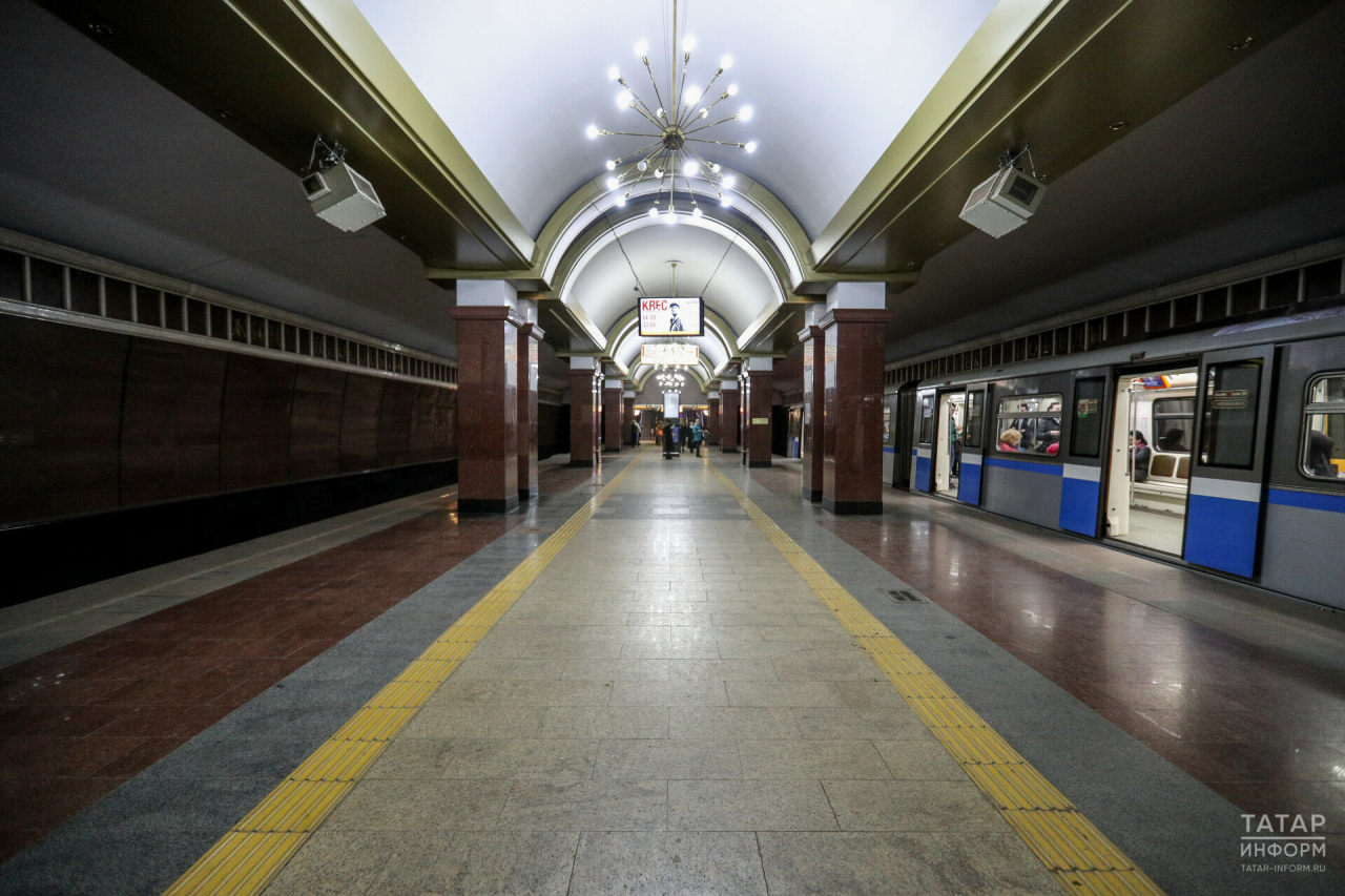 В Казани на станции метро «Проспект Победы» на пути упала женщина
