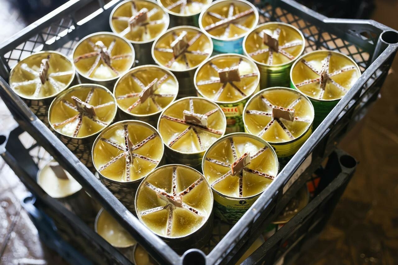 Команда волонтеров из Альметьевска за два дня изготовила 700 блиндажных свечей