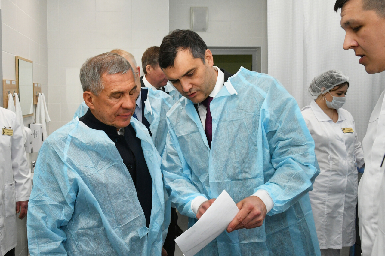 Минниханов осмотрел второй лечебный корпус НЦРМБ после капитального ремонта