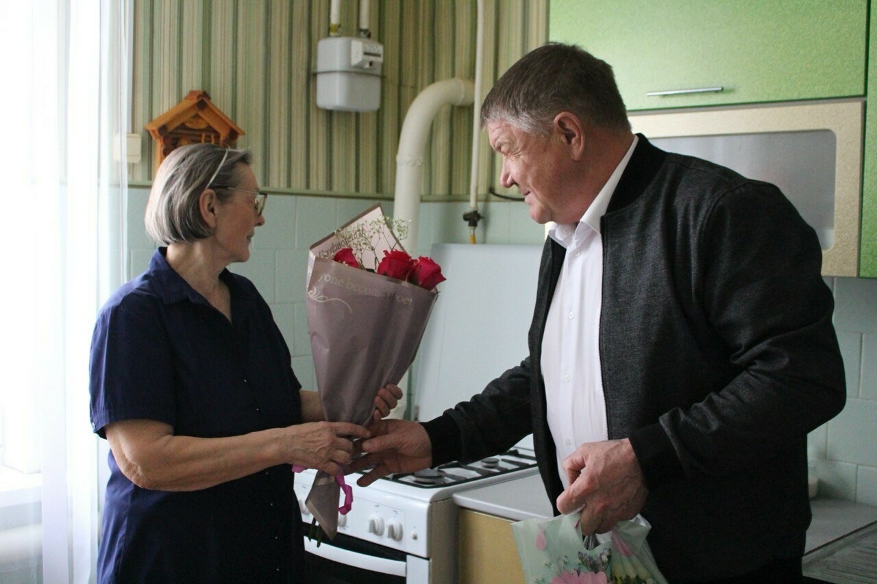 Глава Новошешминского района поздравил с наступающим 8 Марта матерей участников СВО