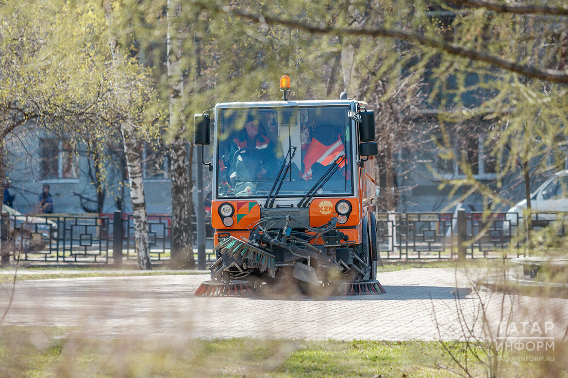 «Это не геройство»: как Метшин объявил войну любителям парковки в зеленых зонах Казани