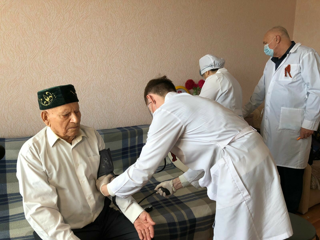 В преддверии 9 Мая медработники в Челнах организуют осмотр ветеранов на дому