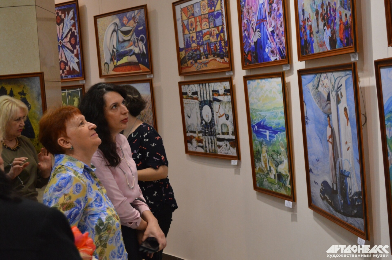 Музею в Донецке передали дары от коллег из Елабуги