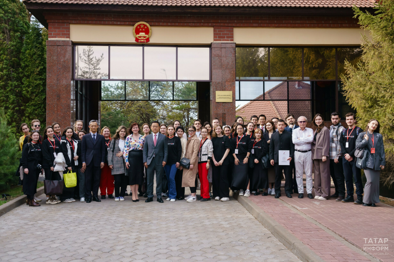 «Священная и благородная профессия»: молодые дипломаты РТ посетили Генконсульство Китая