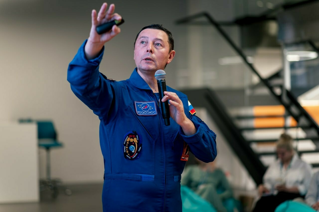 «Я – вечный студент»: в СИБУР-РТ прошла встреча с российским космонавтом Сергеем Ревиным