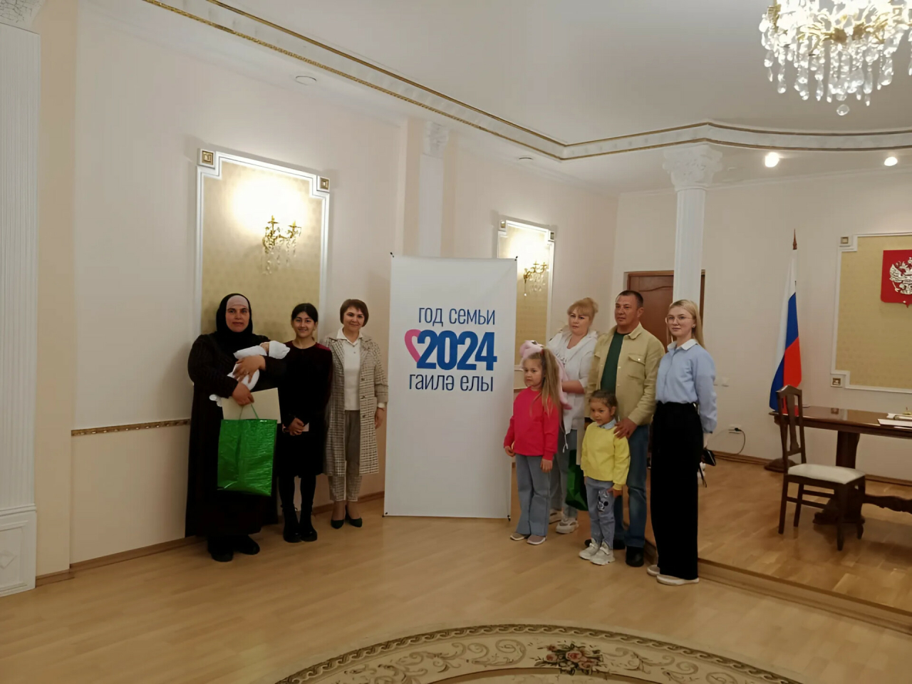 «Стала мамой в шестой раз»: в Год семьи в Бавлах чествовали многодетных семей