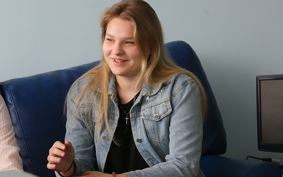 «Нарушишь диету – мозг разрушится»: как живет девушка с редкой болезнью – фенилкетонурией