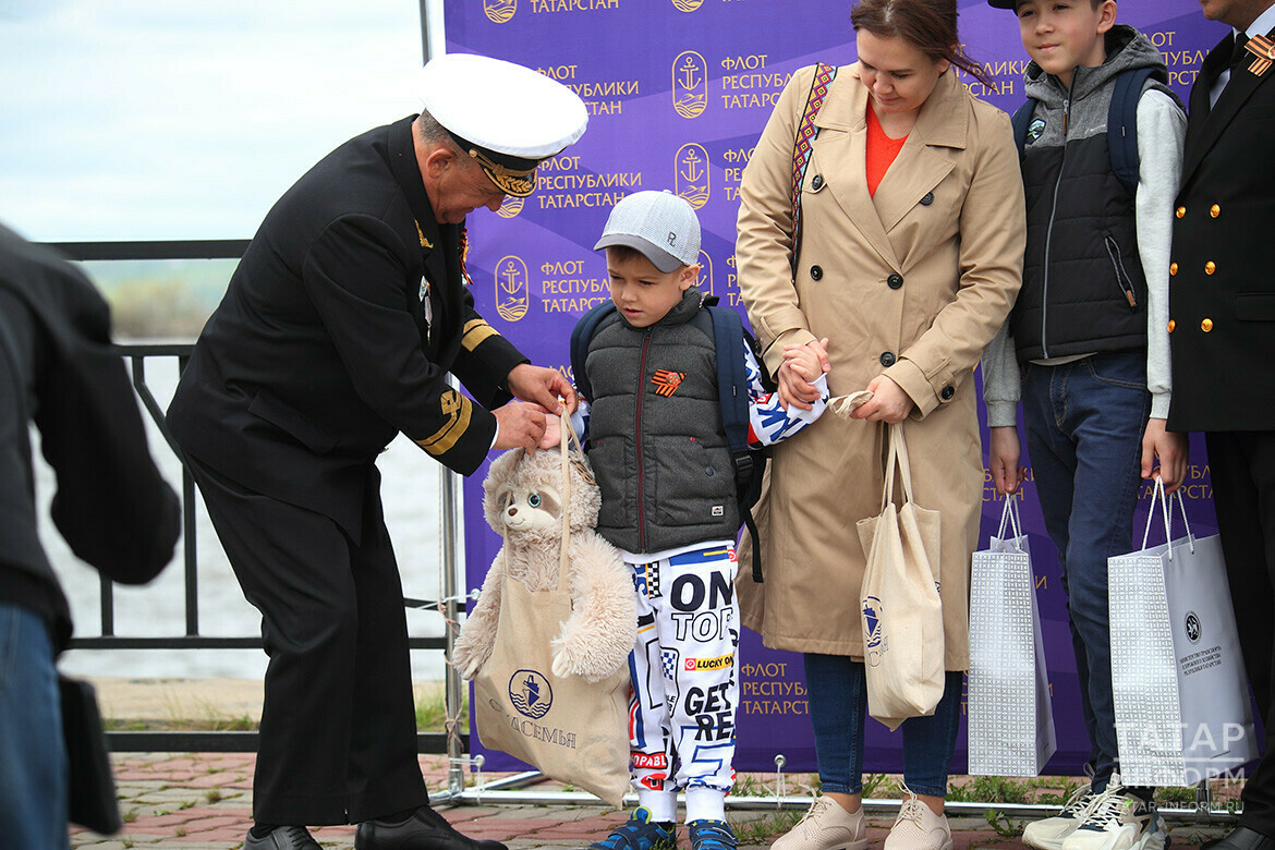 6-летний Карим из Казани принял участие в открытии речной навигации в Татарстане