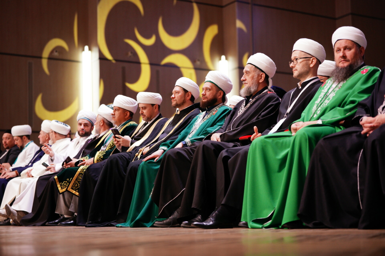 «Исламские страны — с нами»: о чем говорили на форуме татарских религиозных деятелей