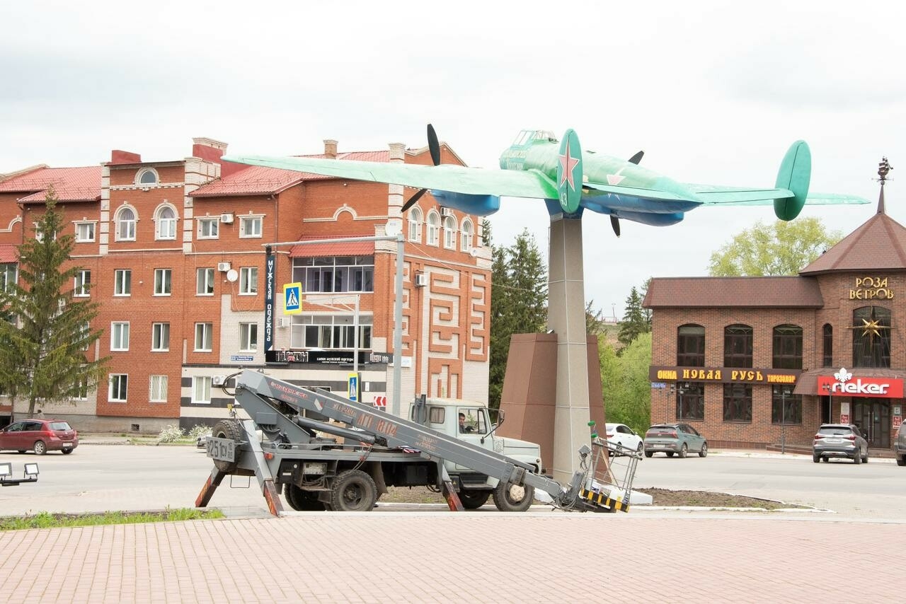 В Бугульме к 9 Мая благоустроили все мемориальные зоны и воинские захоронения