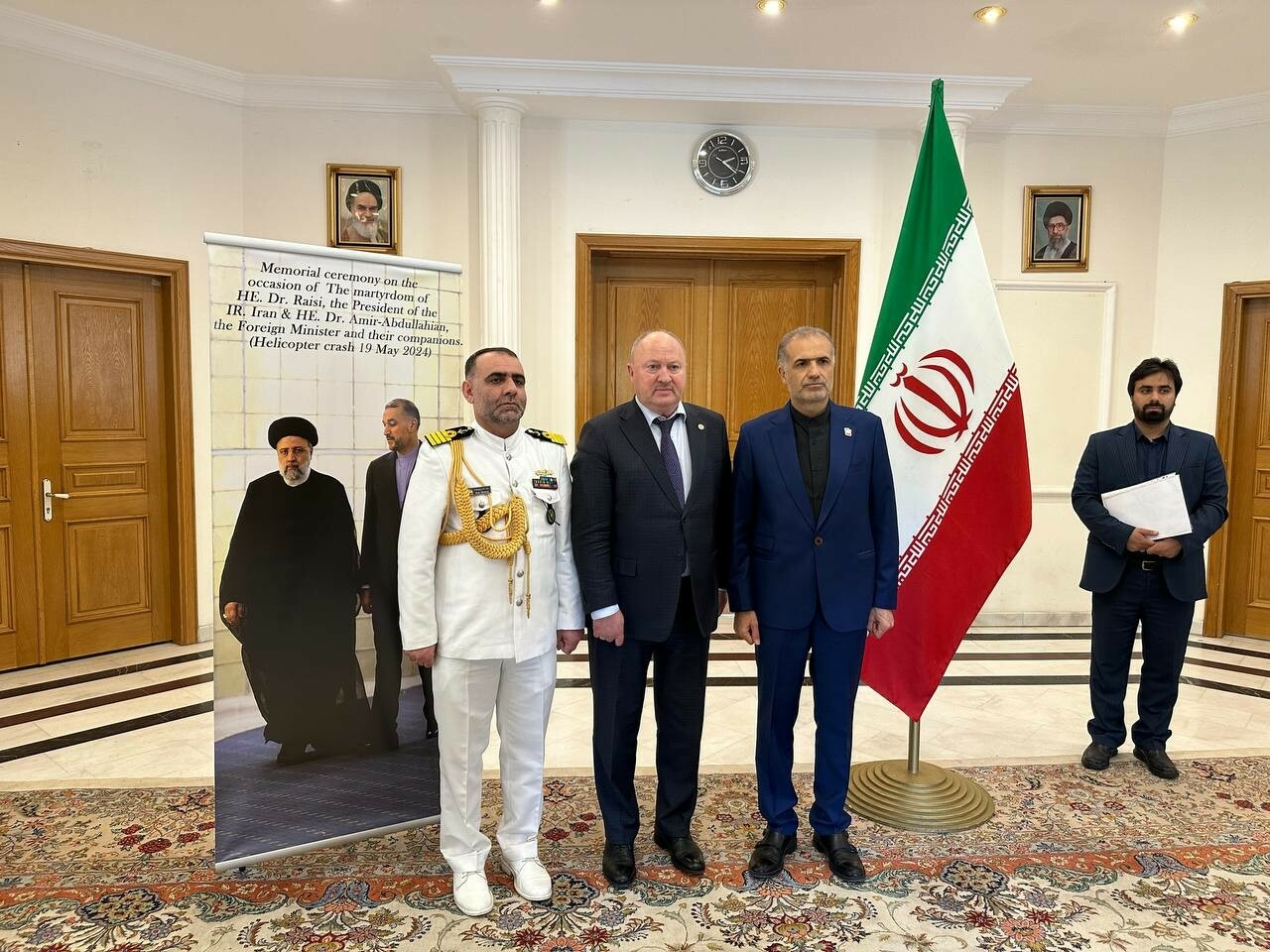 Полпред Татарстана оставил запись в книге соболезнований в связи с гибелью Раиси